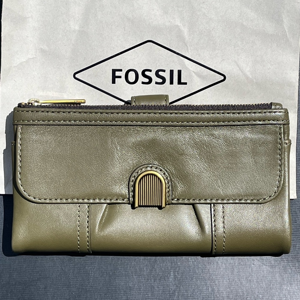 Fossil Coral Clutch Moss Green NWT